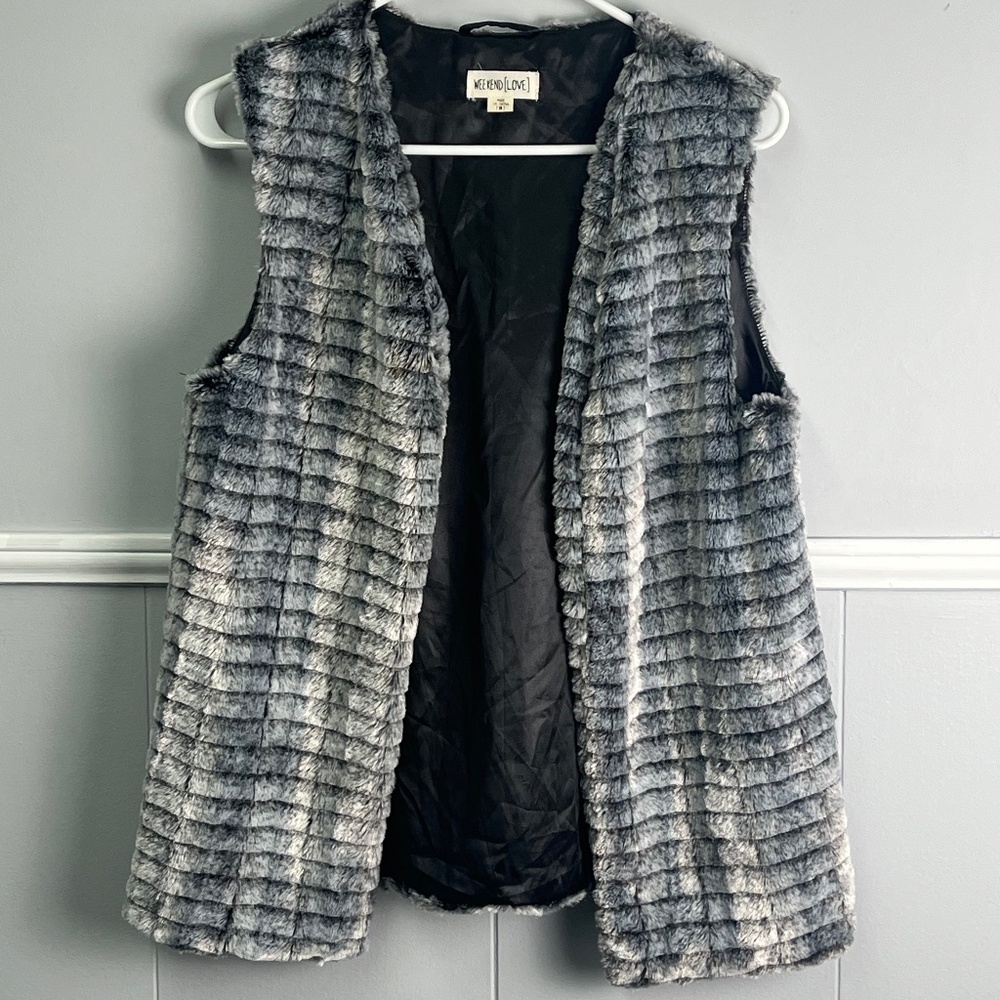 Weekend Love Faux Fur Vest Size Medium